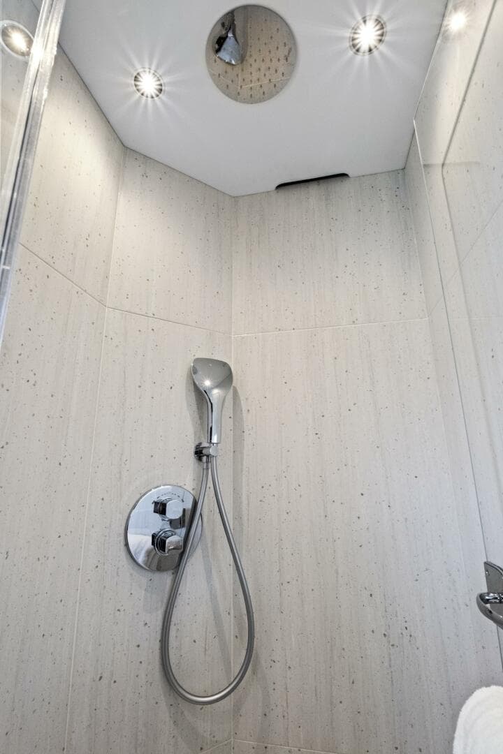 2024 Sunseeker 76 Yacht