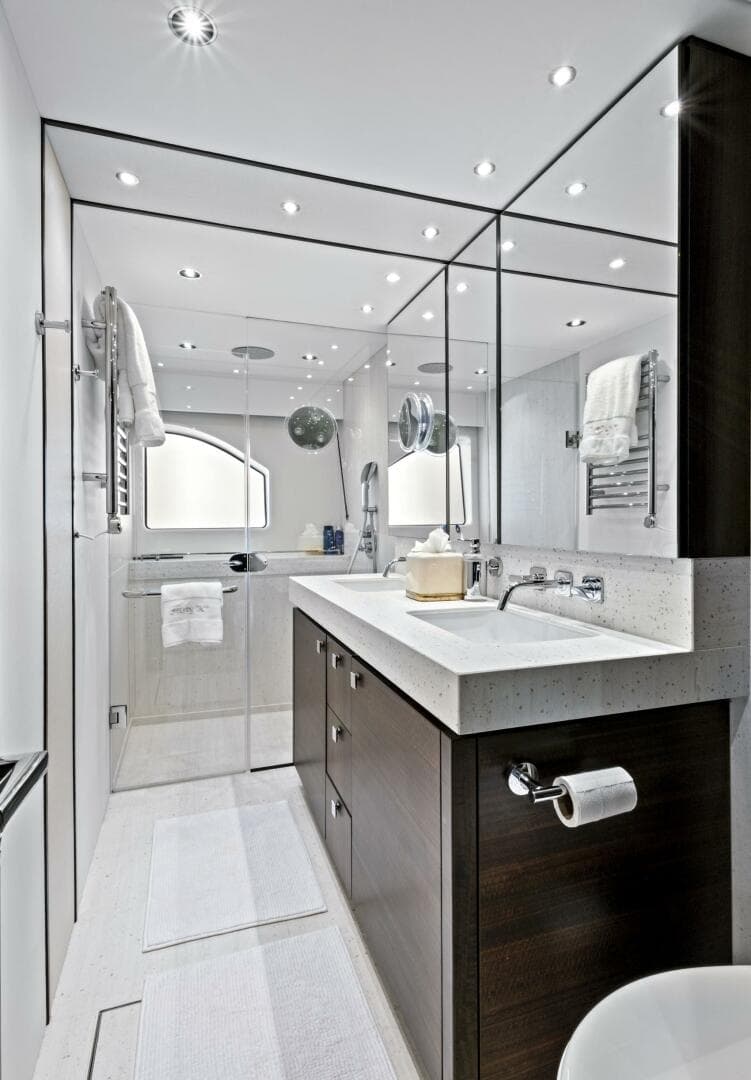 2024 Sunseeker 76 Yacht