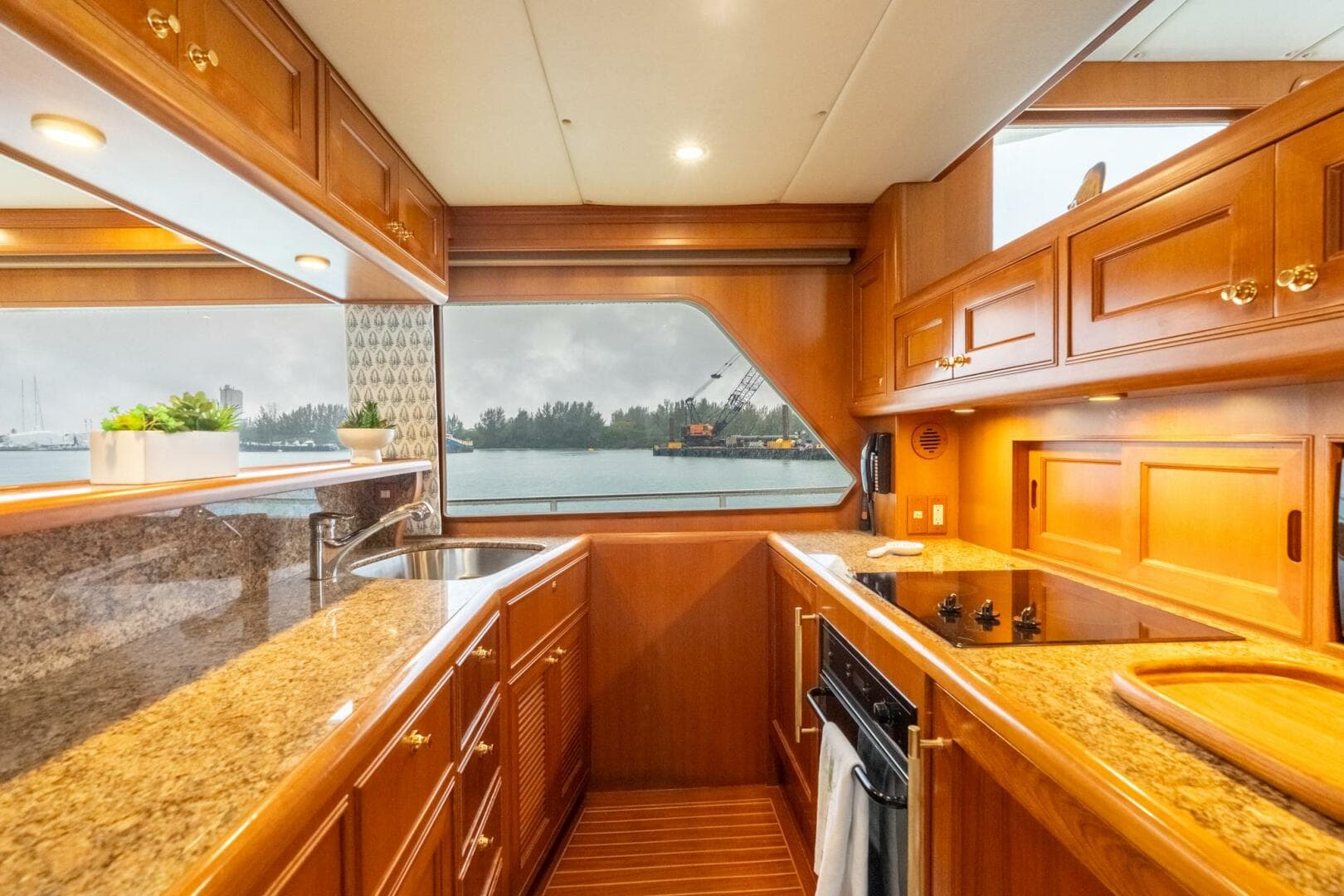 2005 Offshore Yachts Pilothouse