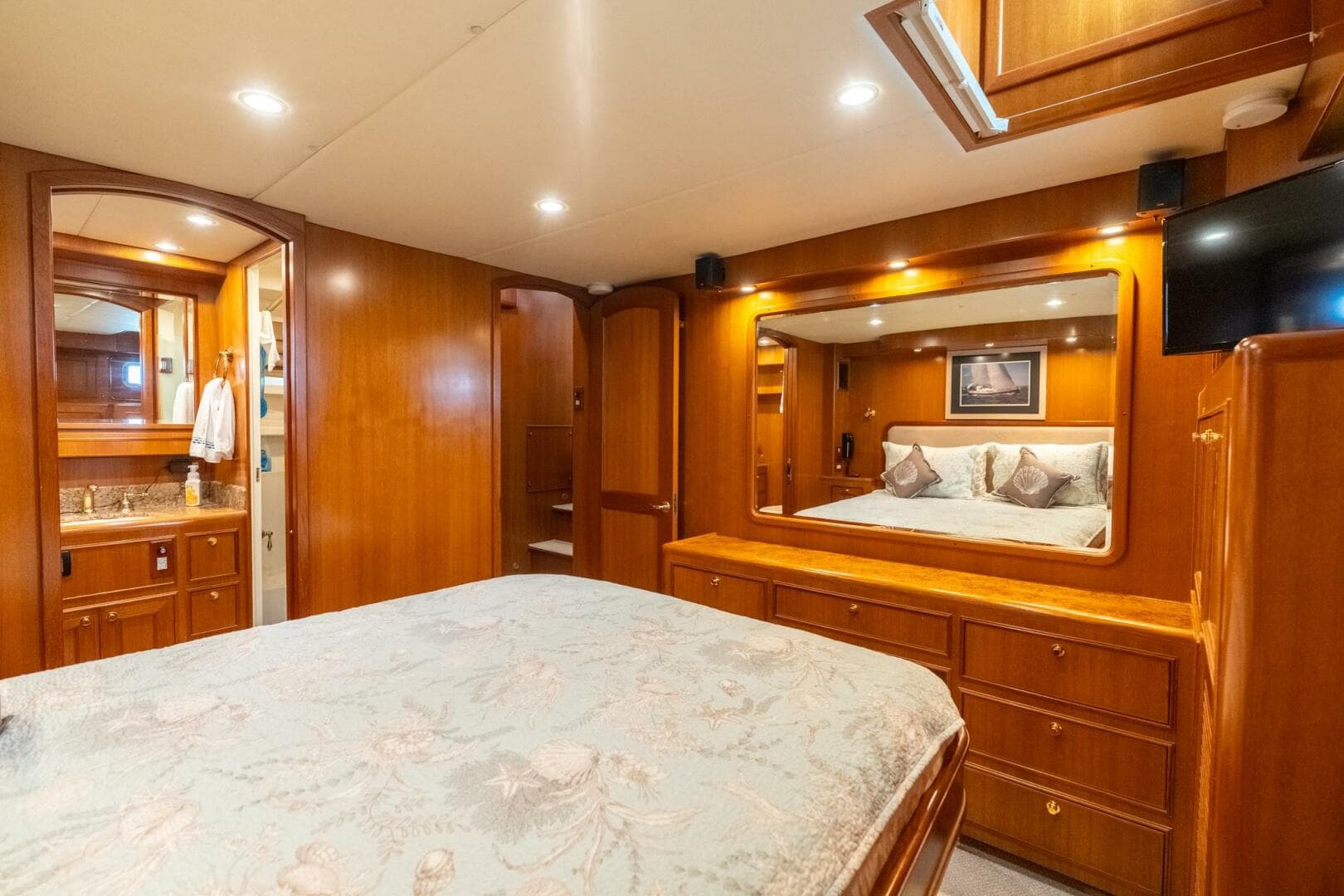 2005 Offshore Yachts Pilothouse