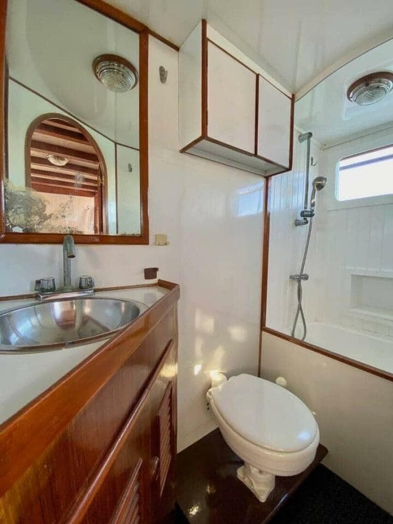 1977 Marine Trader 40 Double Cabin