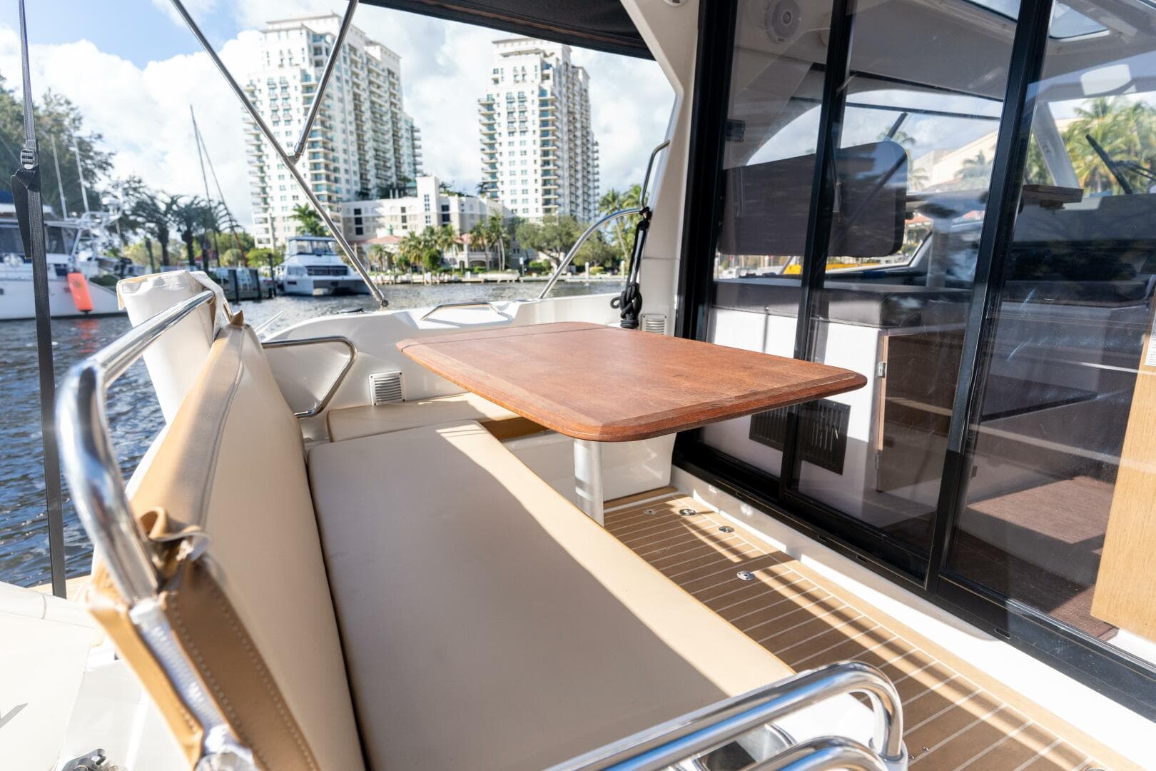 2021 Beneteau Antares 9