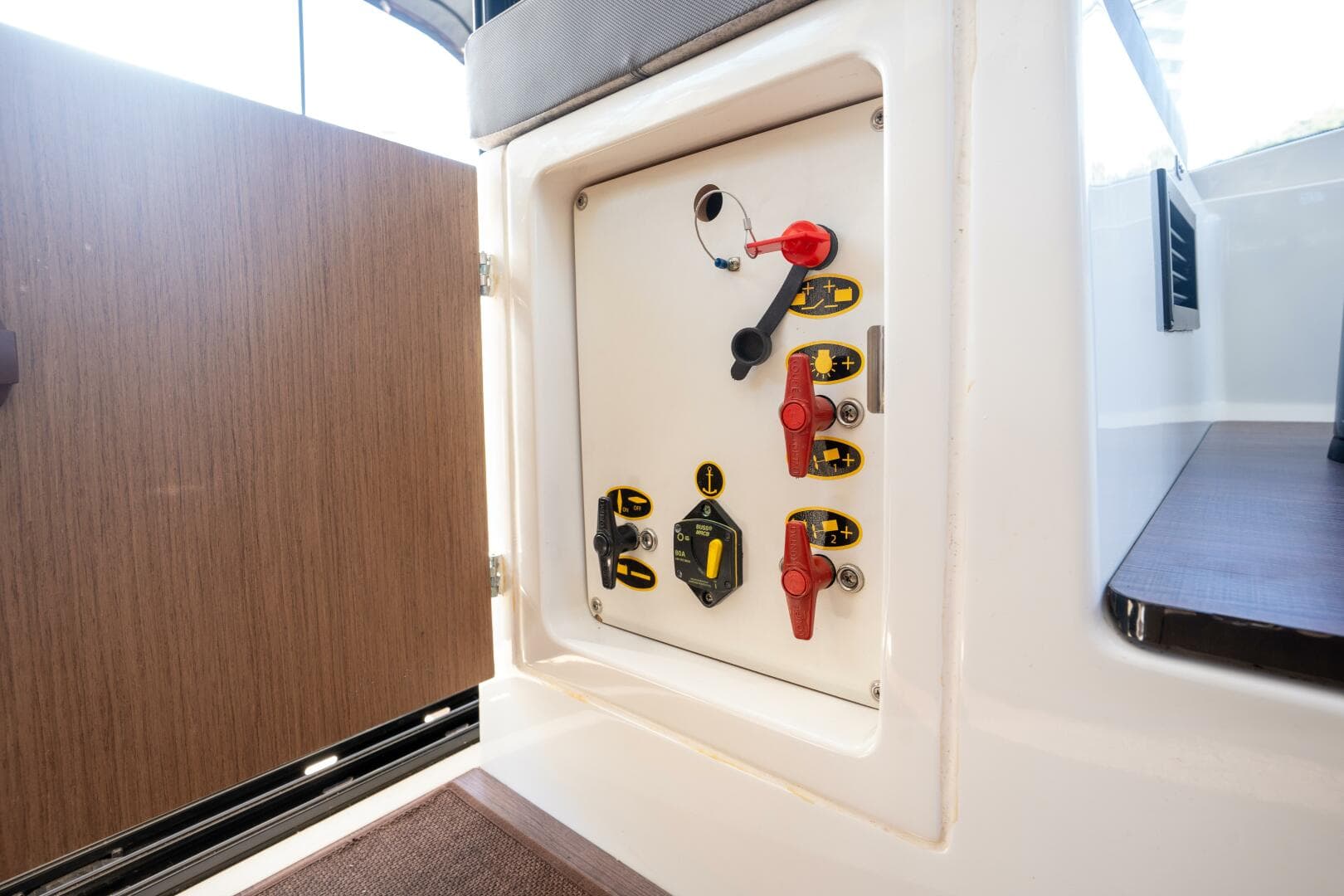 2021 Beneteau Antares 9