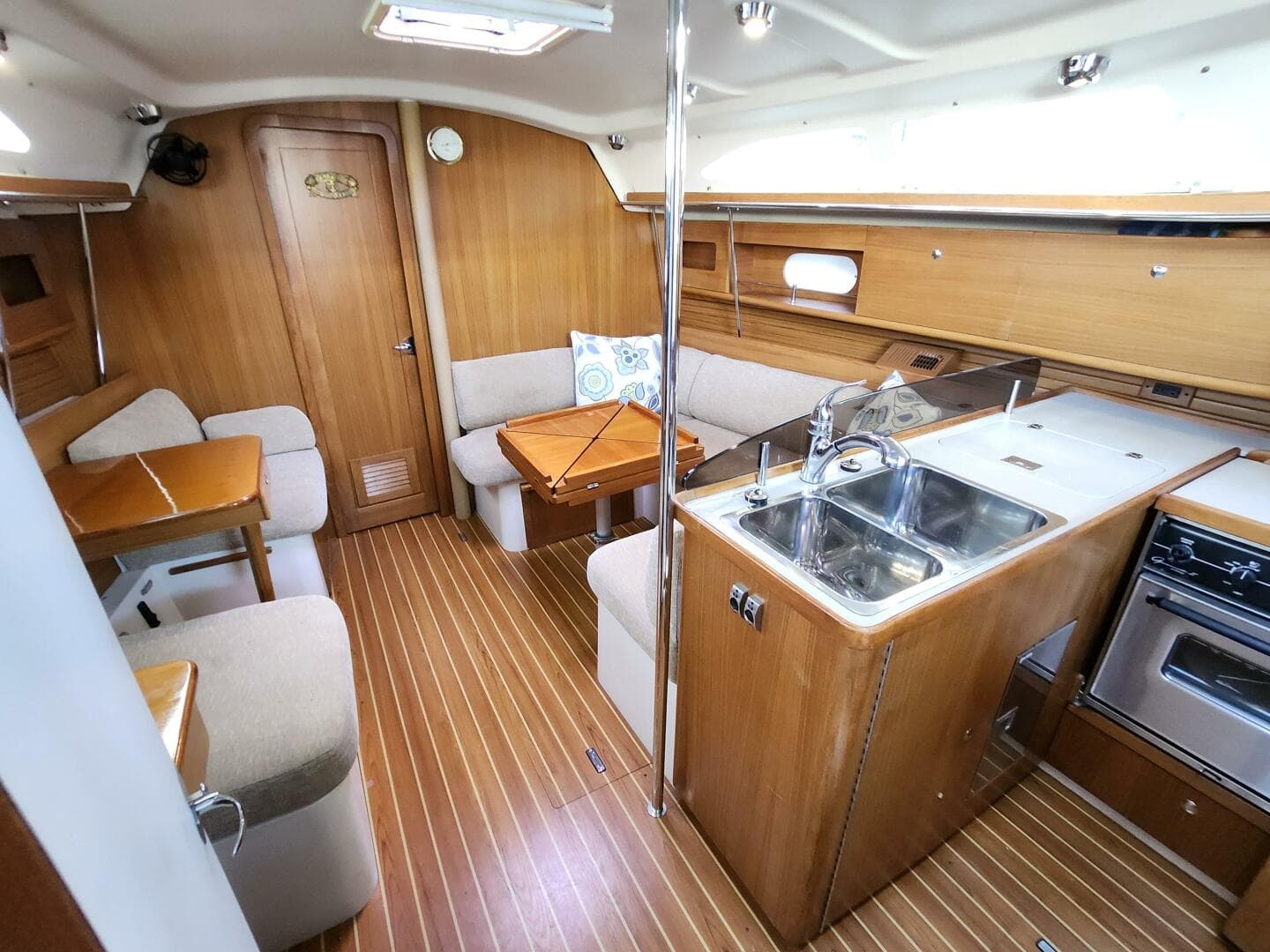 2012 Catalina 355