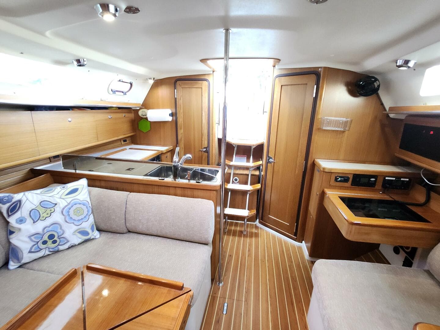 2012 Catalina 355
