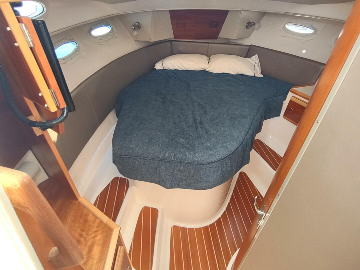 2020 Cutwater C-32 Coupe