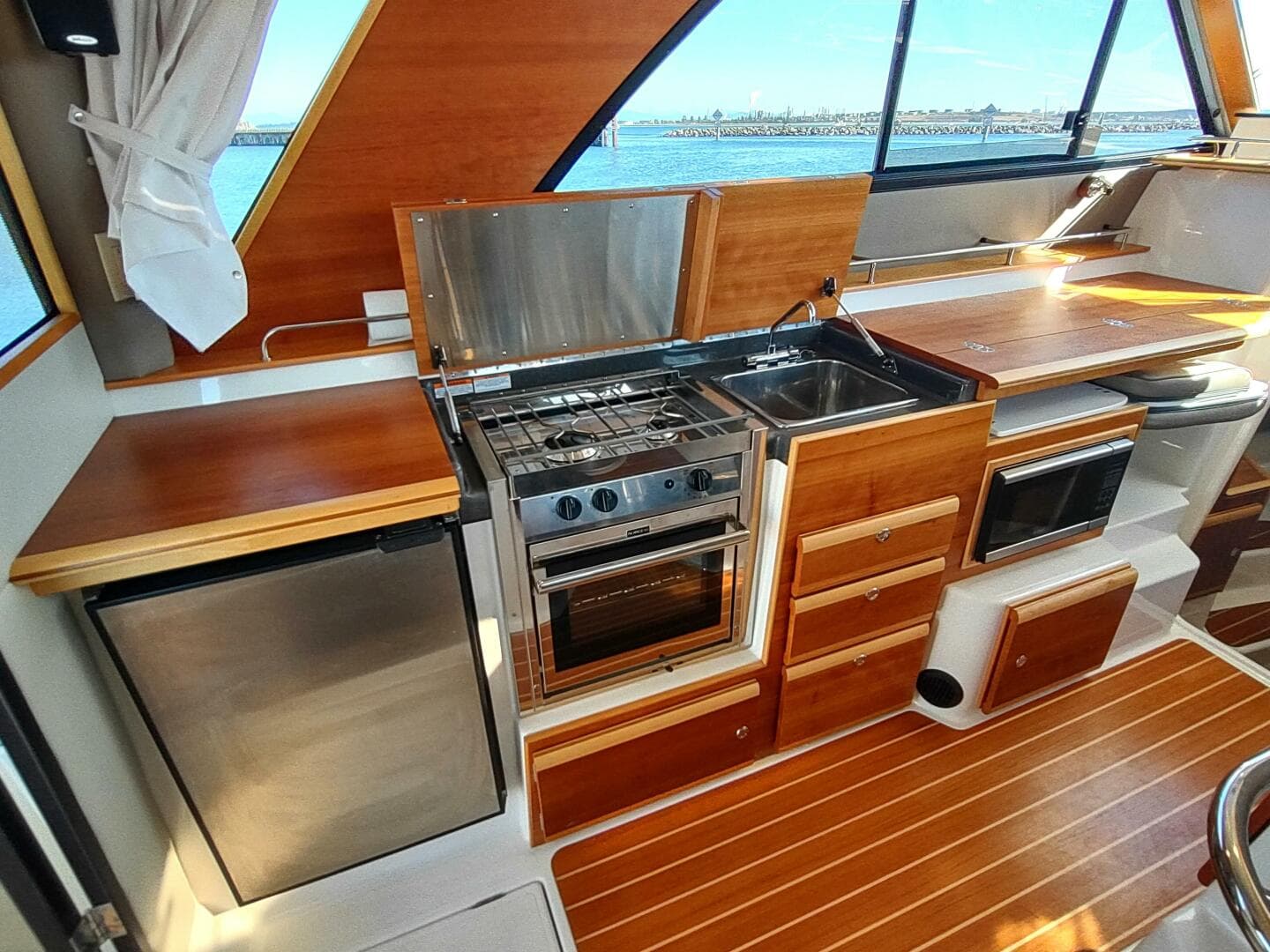 2020 Cutwater C-32 Coupe