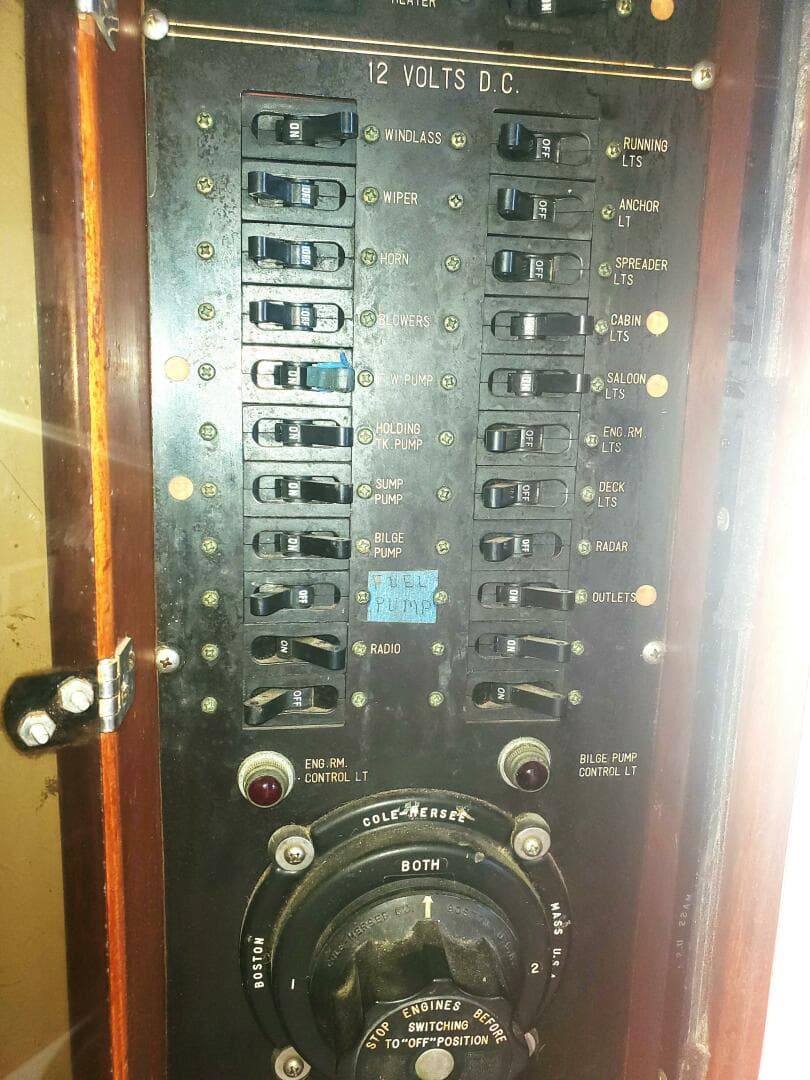 1981 CHB SEDAN-AFT CABIN