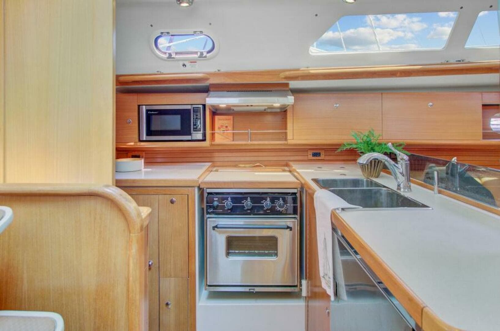 2011 Catalina 445