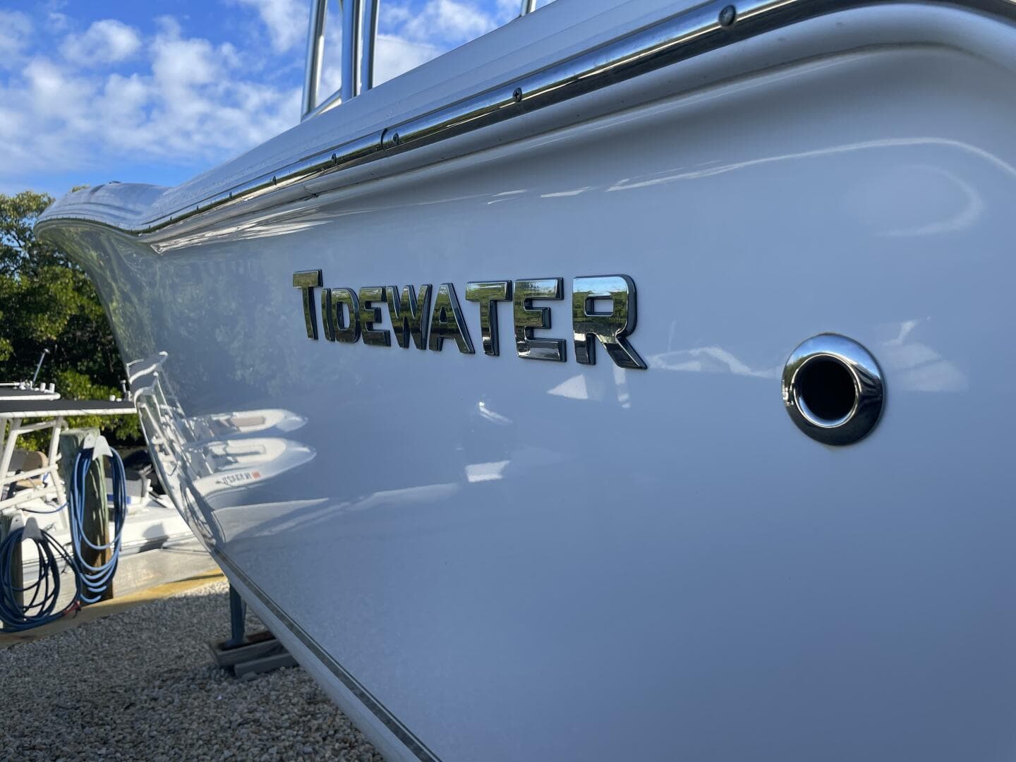 2017 Tidewater 220LXF