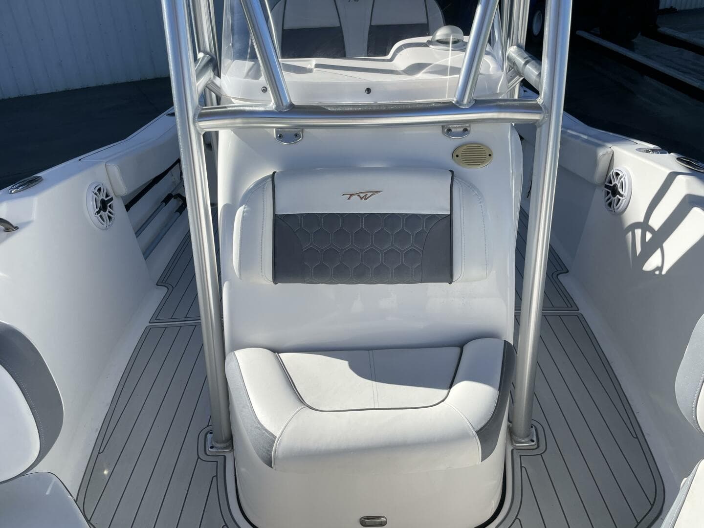 2017 Tidewater 220LXF