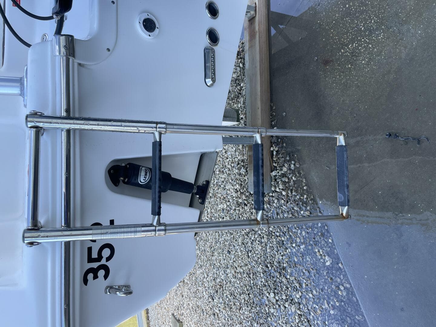 2017 Tidewater 220LXF