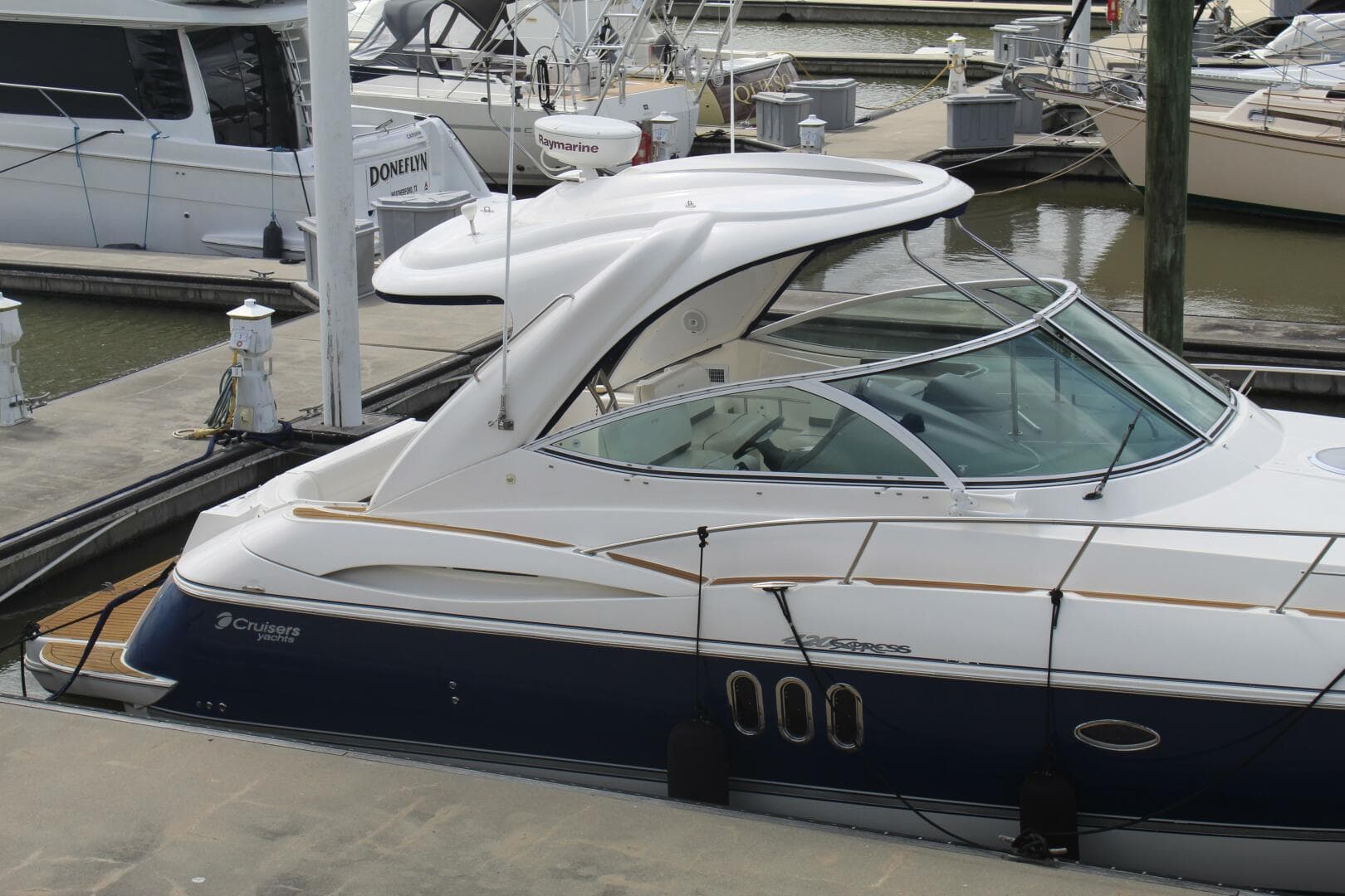 2007 Cruisers Yachts 420 Express