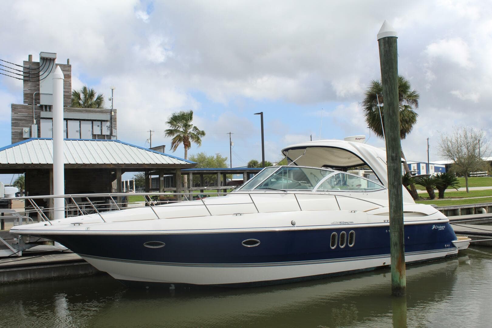 2007 Cruisers Yachts 420 Express