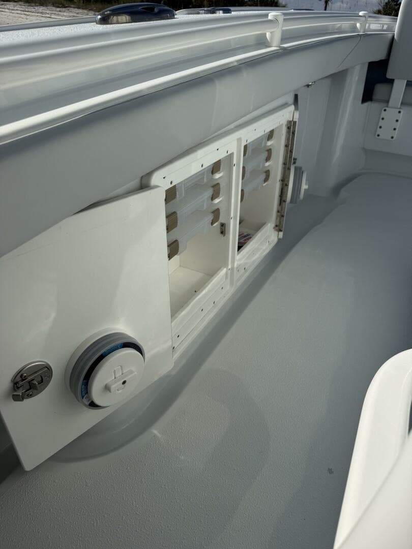 2025 Yellowfin 26 Hybrid