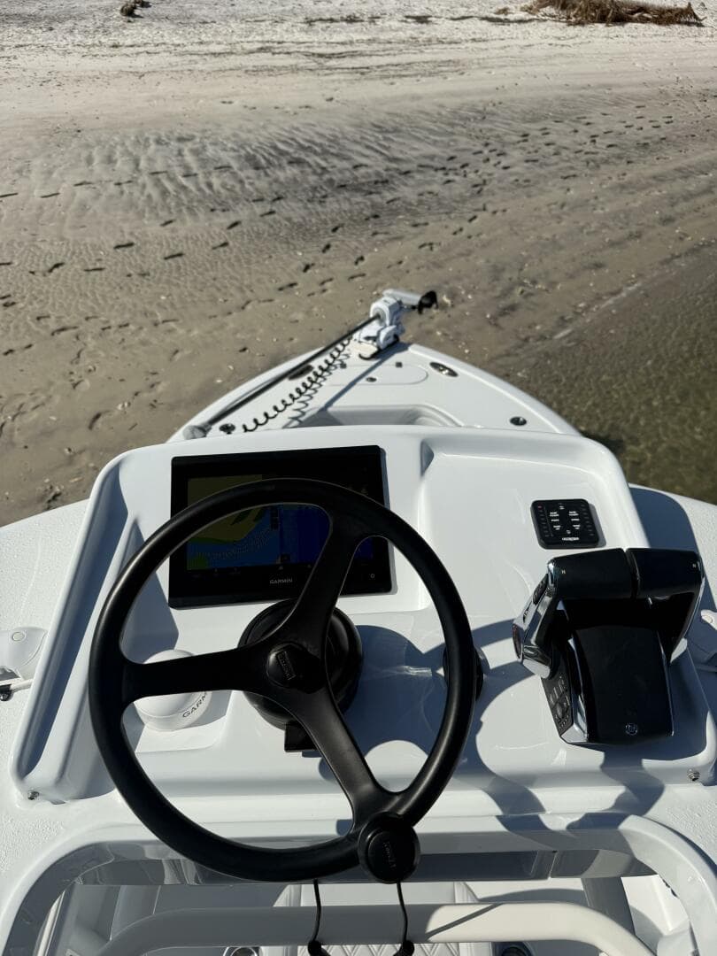 2025 Yellowfin 26 Hybrid