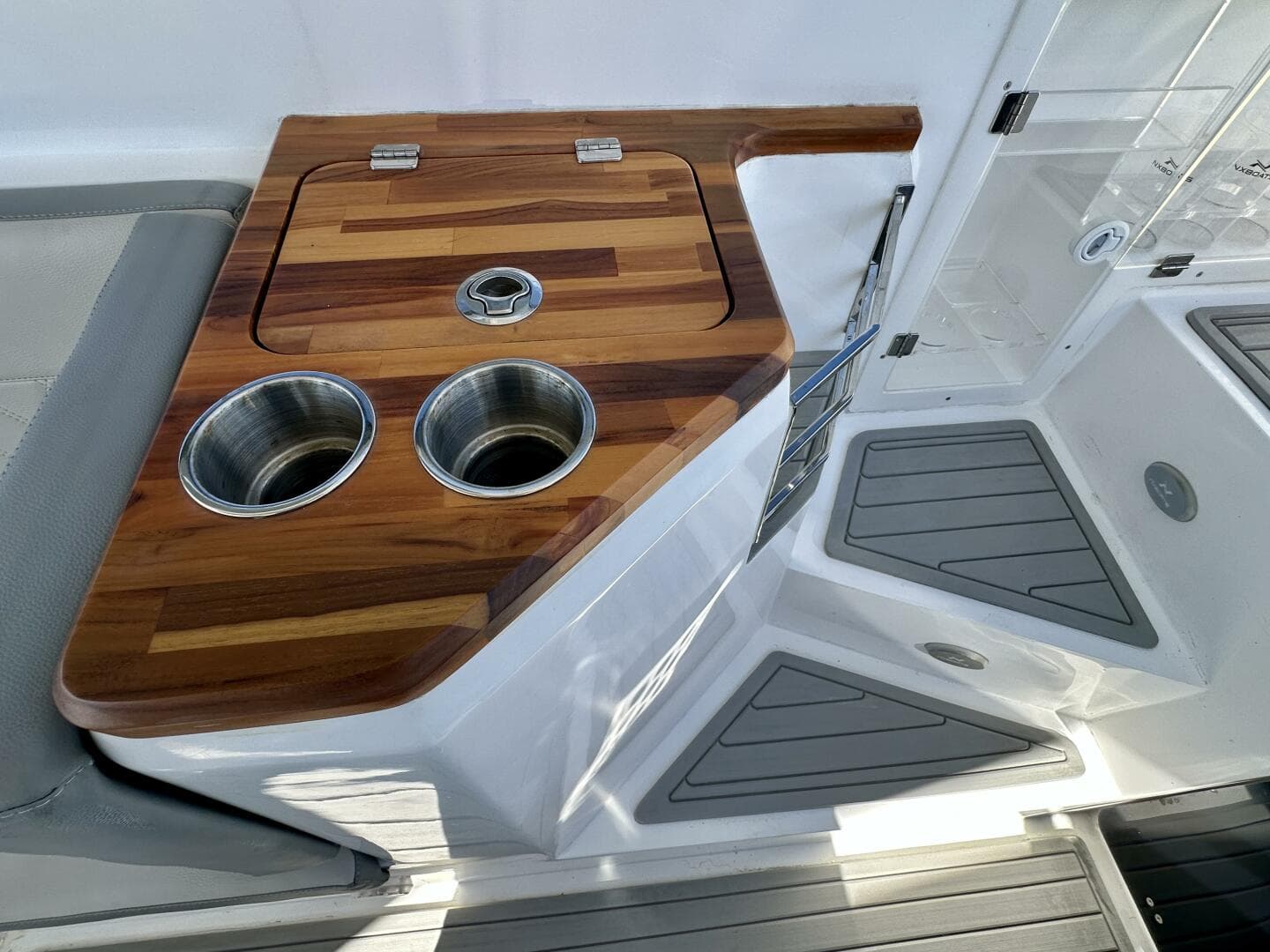 NX 360 Sports Coupe - Cockpit