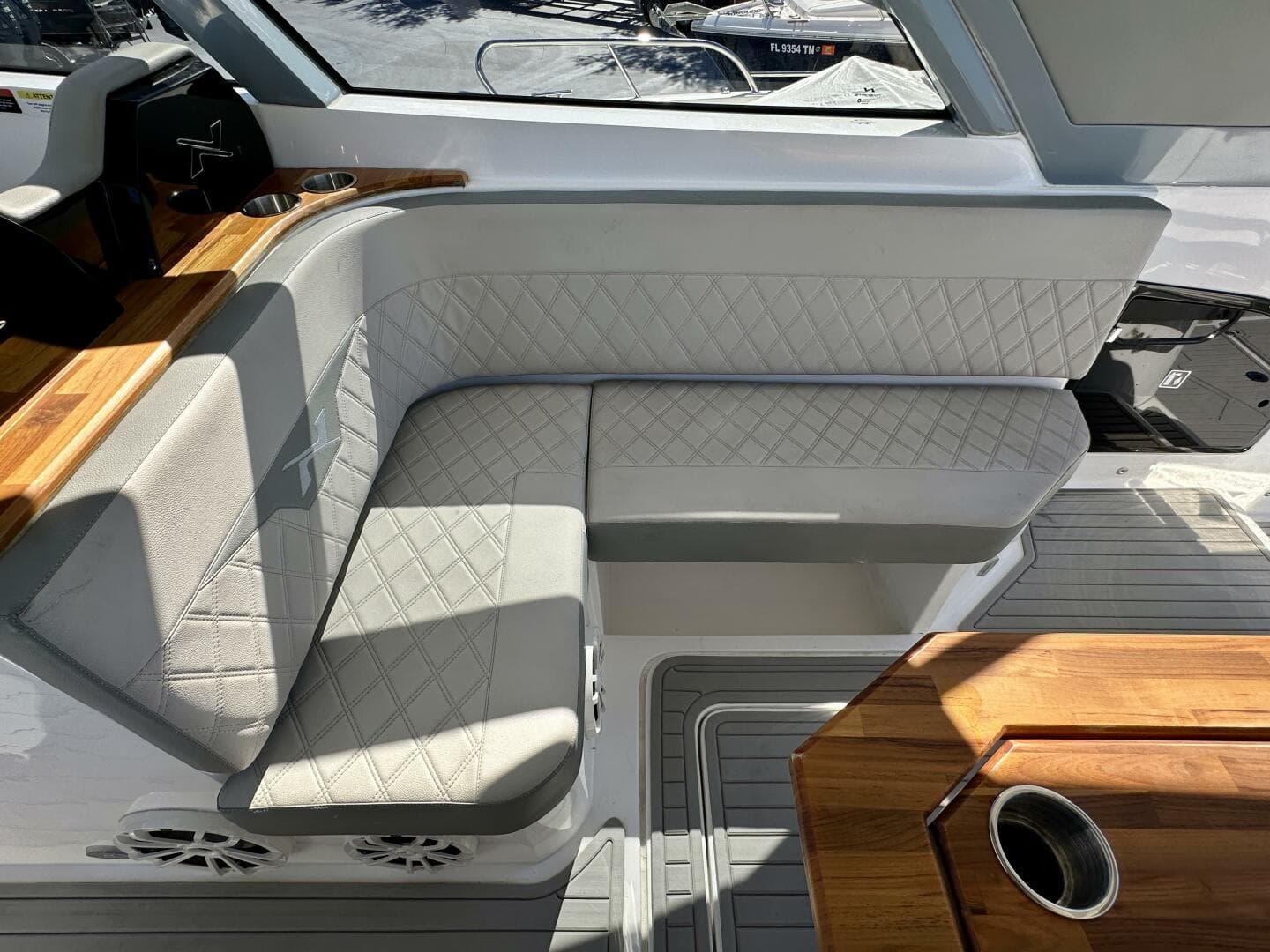 NX 360 Sports Coupe - Cockpit