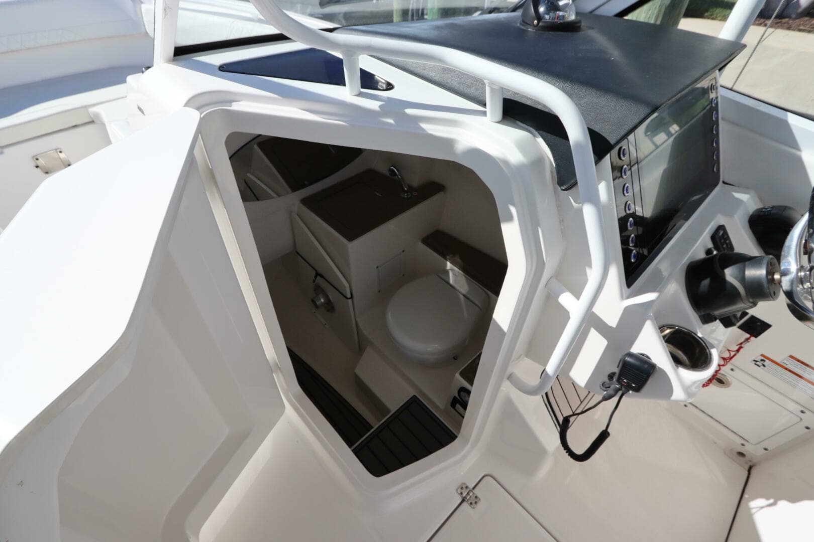 2021 Edgewater 262CX Crossover