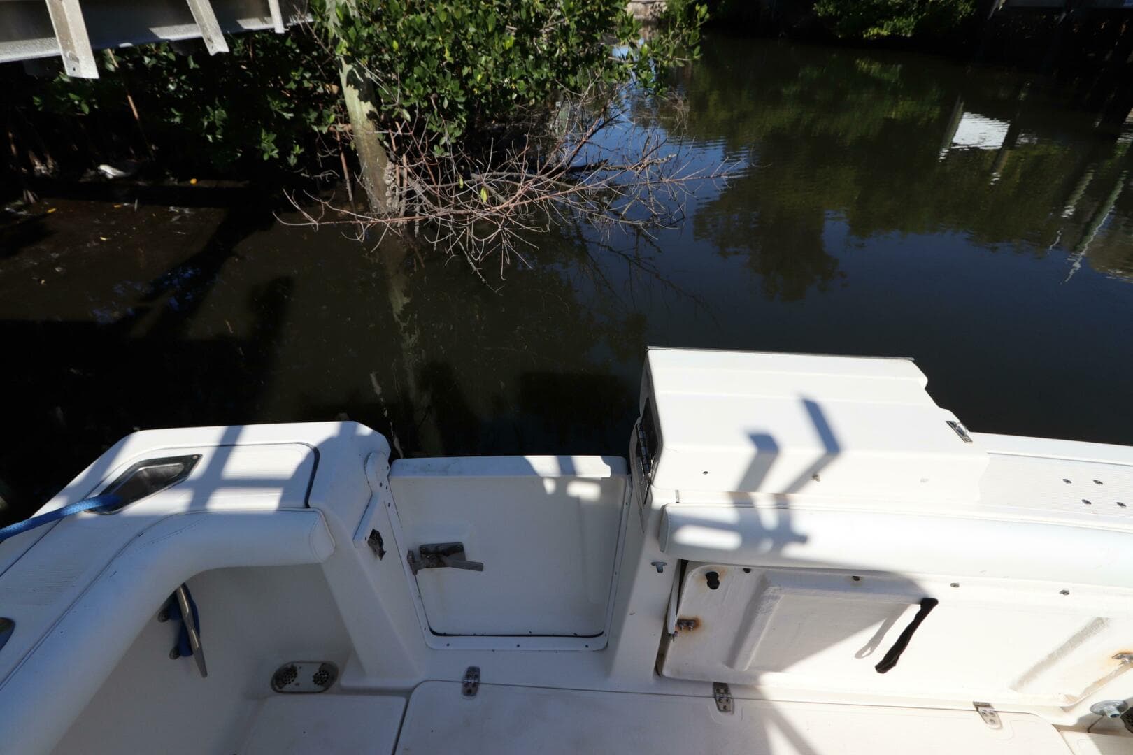 2000 Pursuit 3000 Express