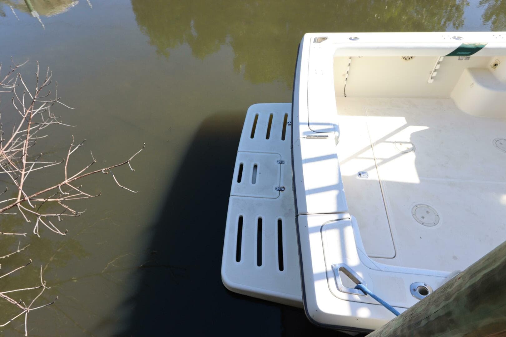 2000 Pursuit 3000 Express