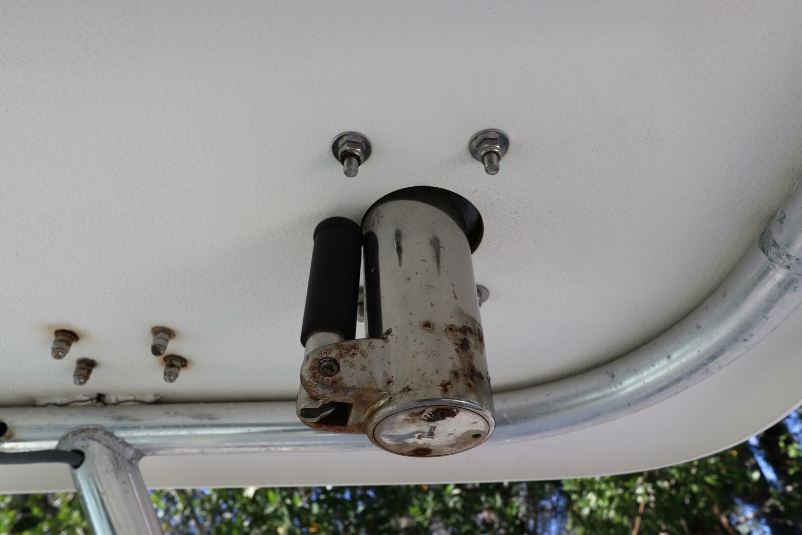 2000 Pursuit 3000 Express