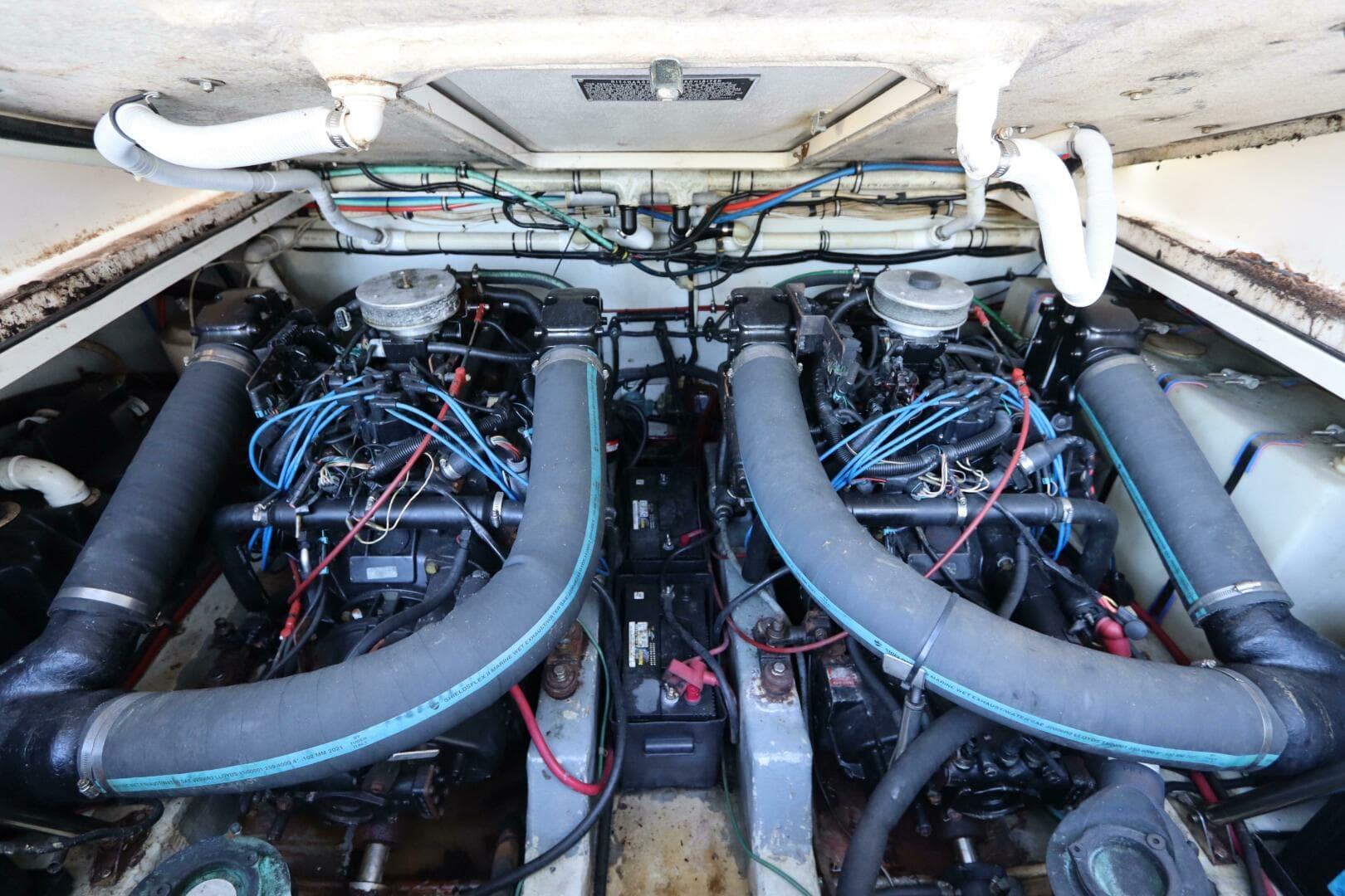 2000 Pursuit 3000 Express