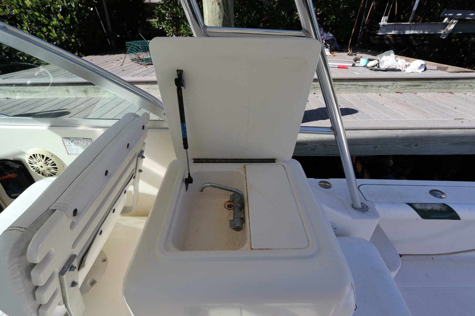 2000 Pursuit 3000 Express