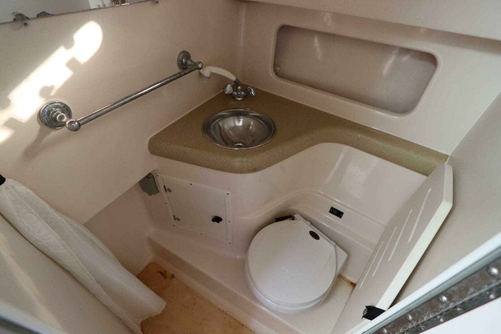 2000 Pursuit 3000 Express