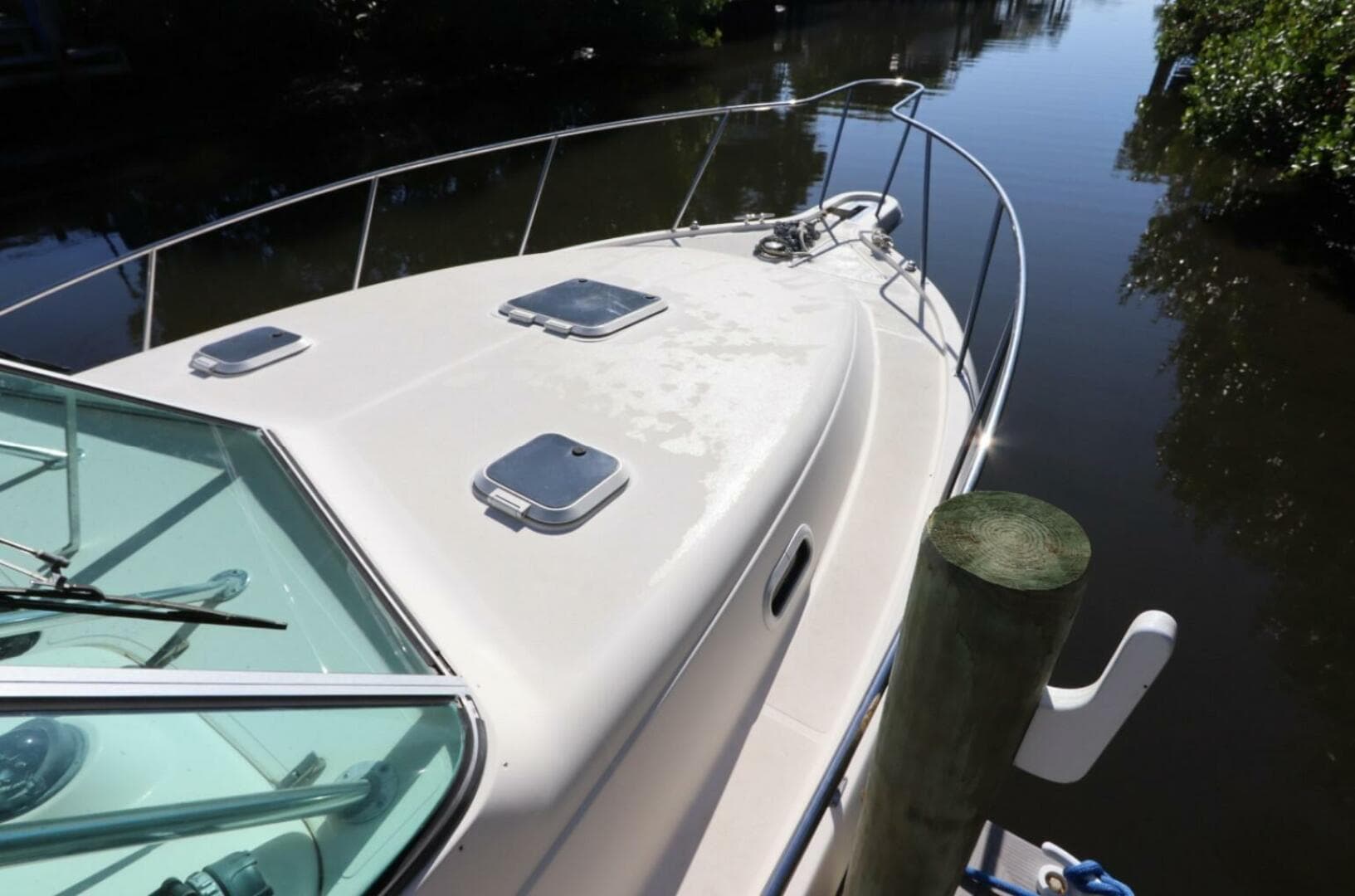 2000 Pursuit 3000 Express