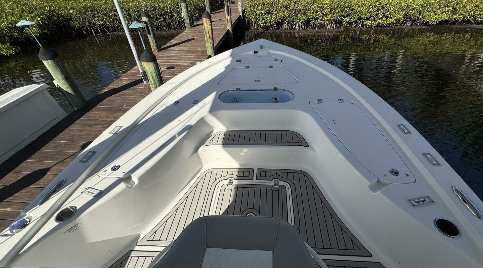 24 SeaPro 2019 Bow Clear