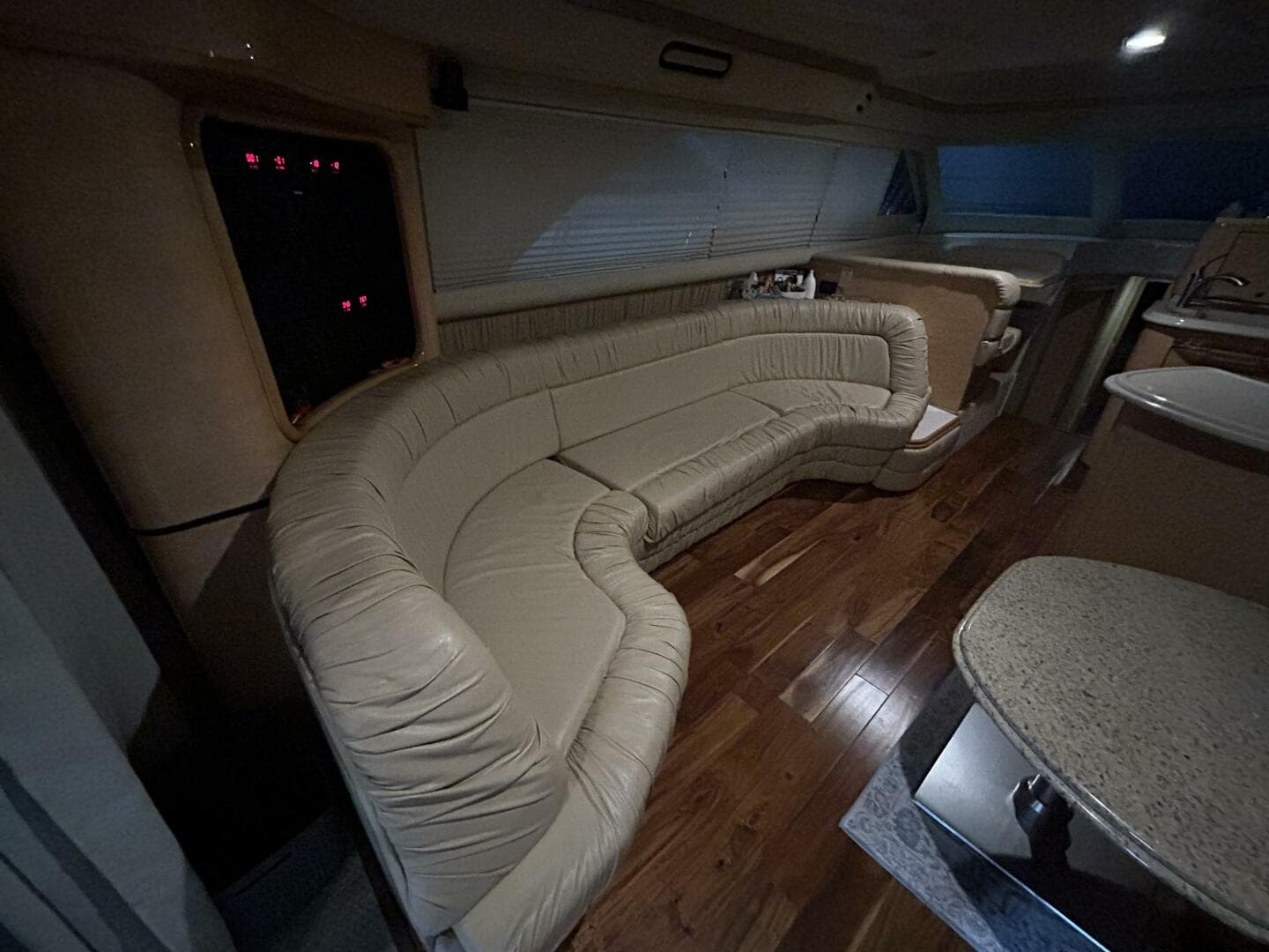 1999 Sea Ray 560 Sedan Bridge