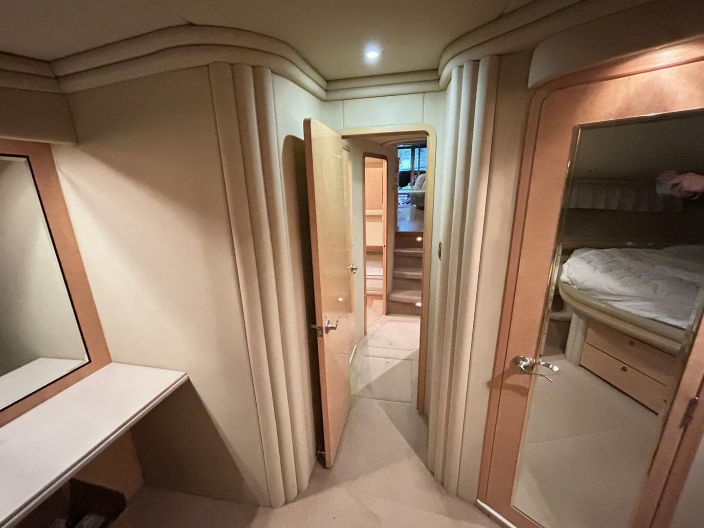 1999 Sea Ray 560 Sedan Bridge