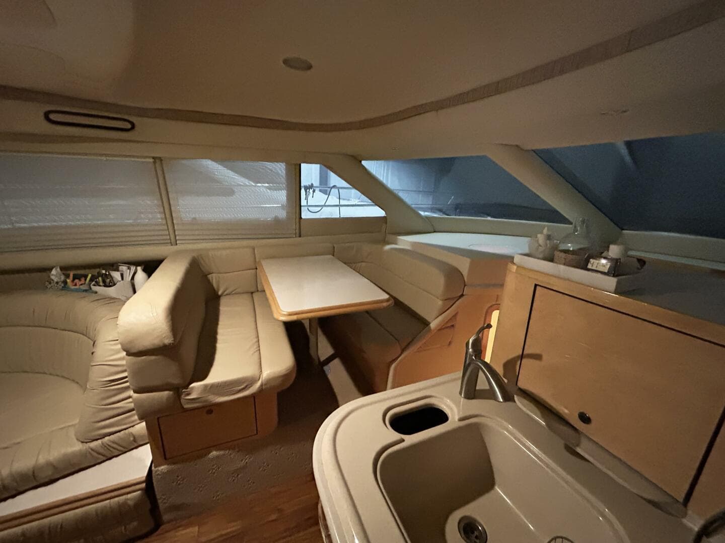 1999 Sea Ray 560 Sedan Bridge