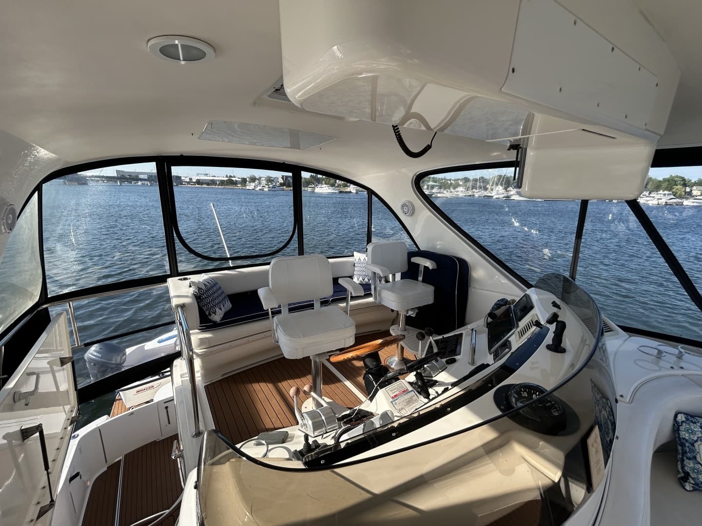 1999 Sea Ray 560 Sedan Bridge