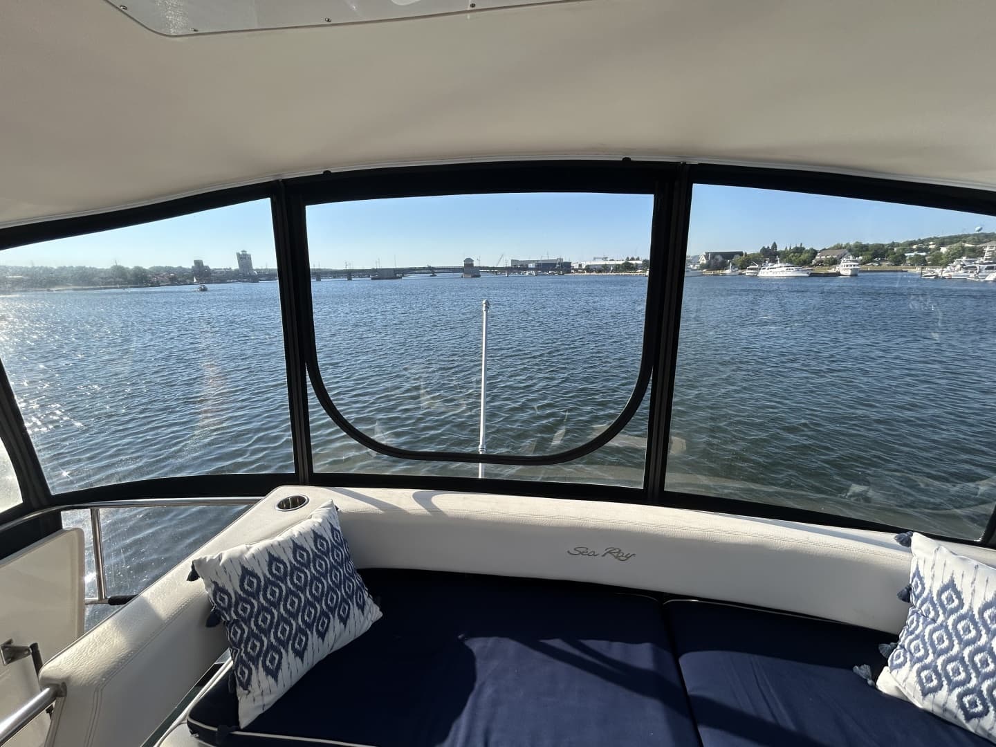 1999 Sea Ray 560 Sedan Bridge