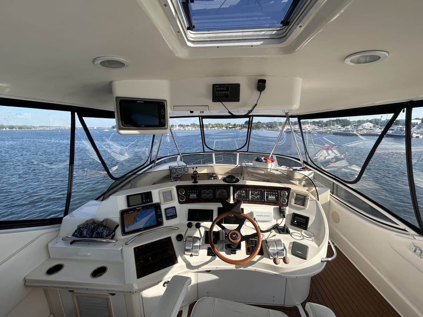 1999 Sea Ray 560 Sedan Bridge