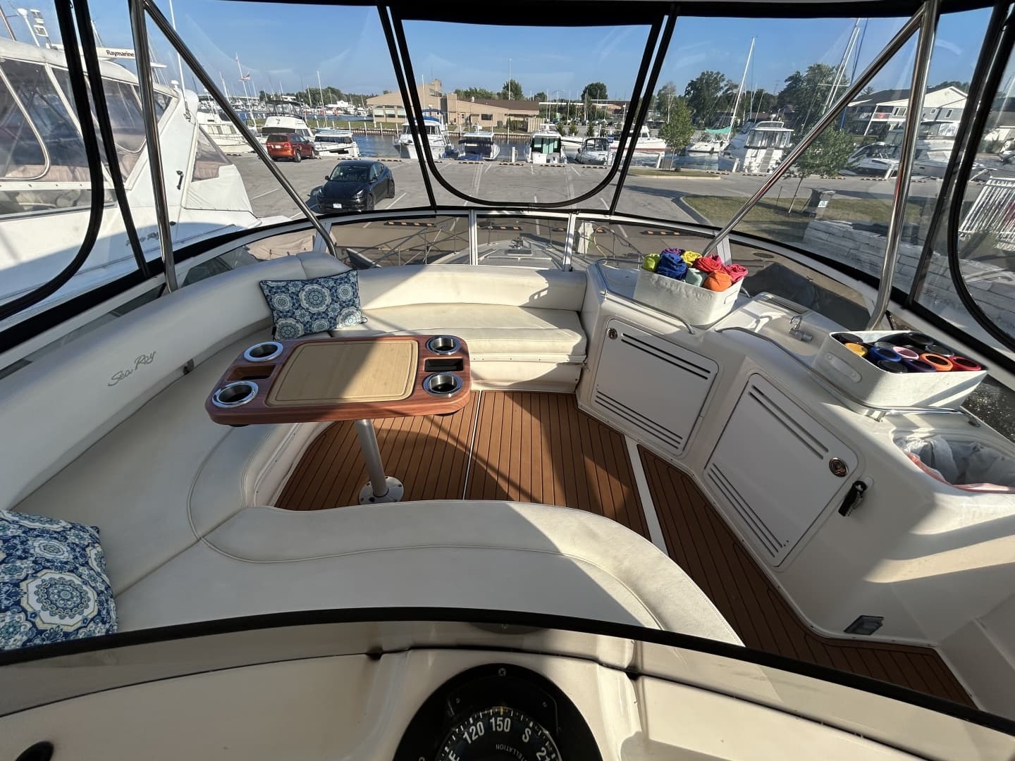 1999 Sea Ray 560 Sedan Bridge