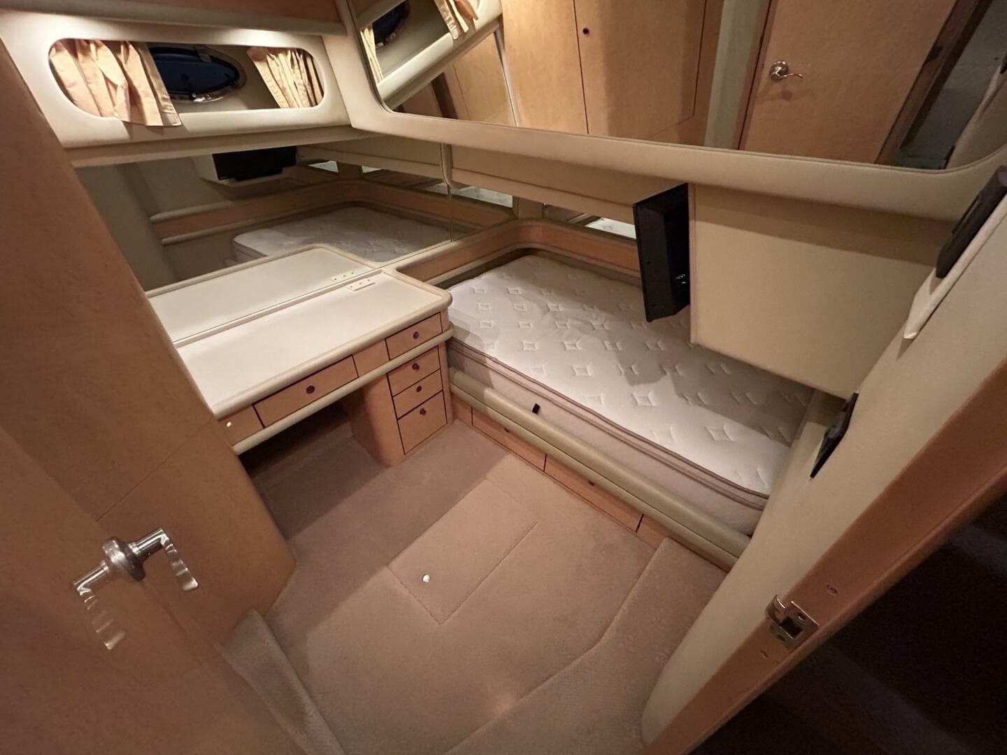 1999 Sea Ray 560 Sedan Bridge