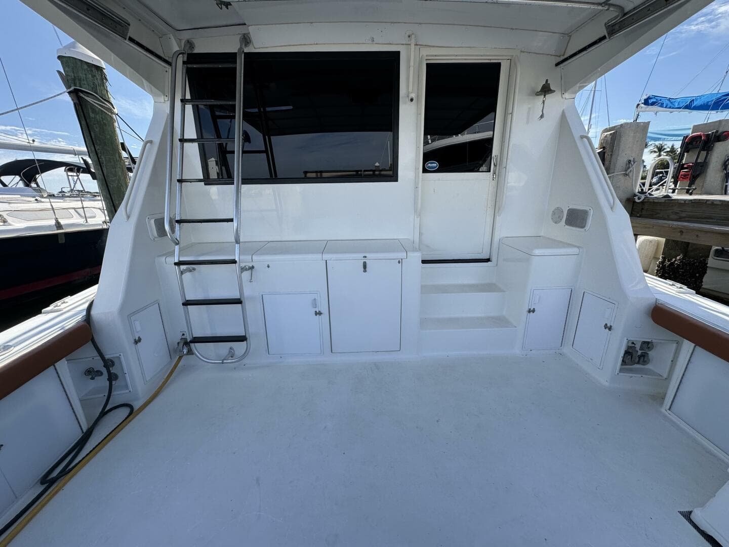 1995 Viking 58 Convertible