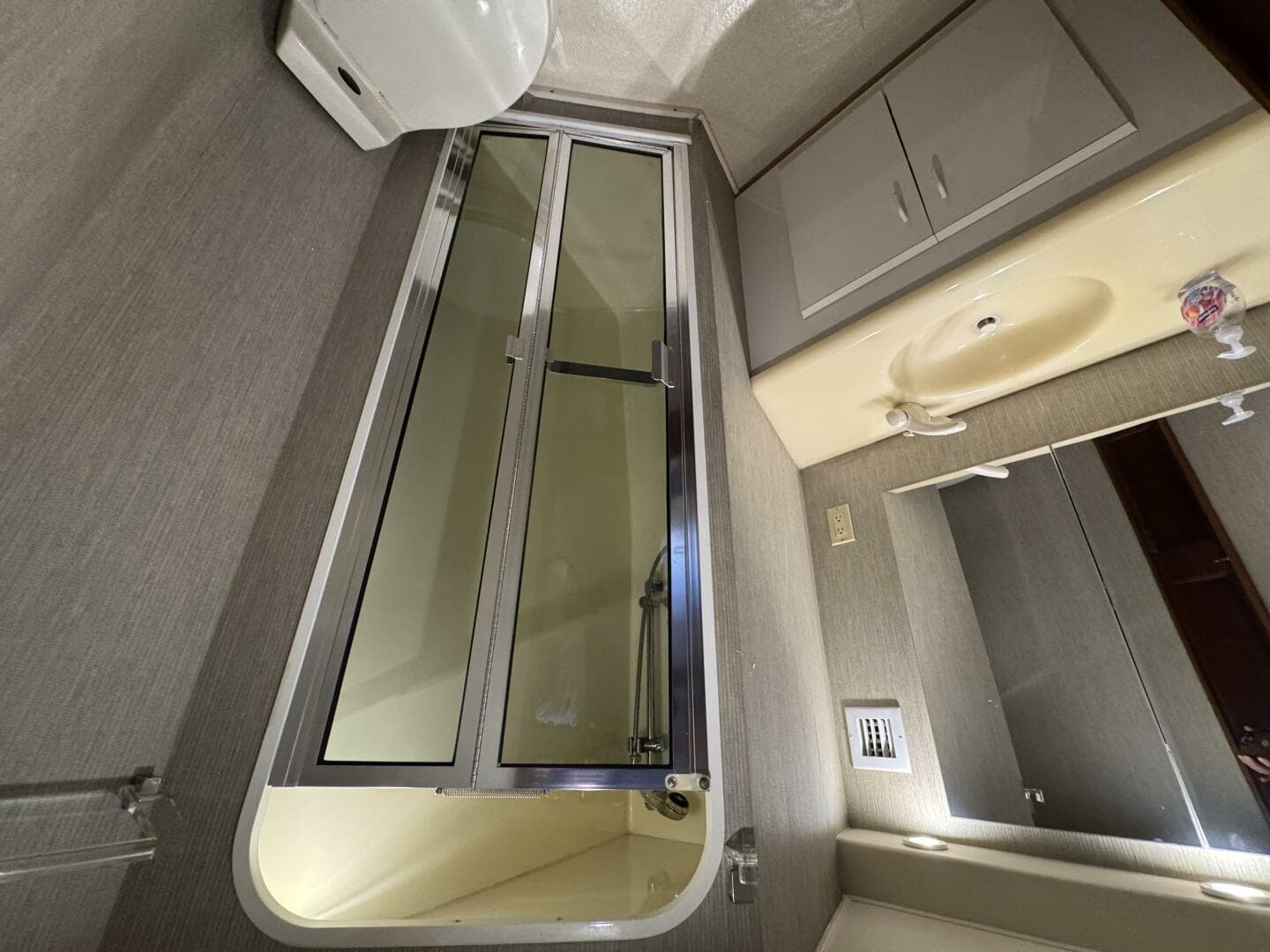 1995 Viking 58 Convertible