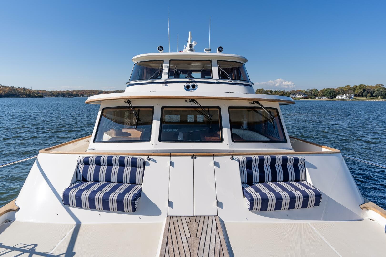 Marlow 72 GRIFFIN - Exterior Forward Seating