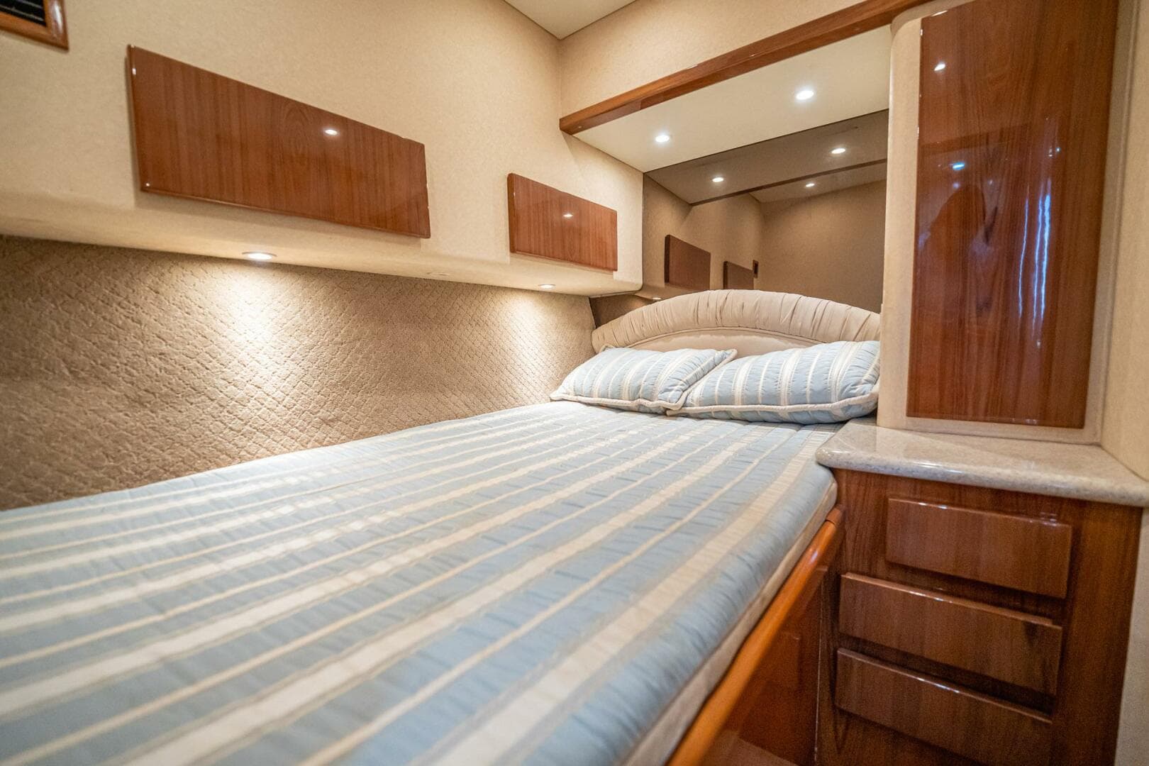 2007 Egg Harbor 43 Sport Fisherman