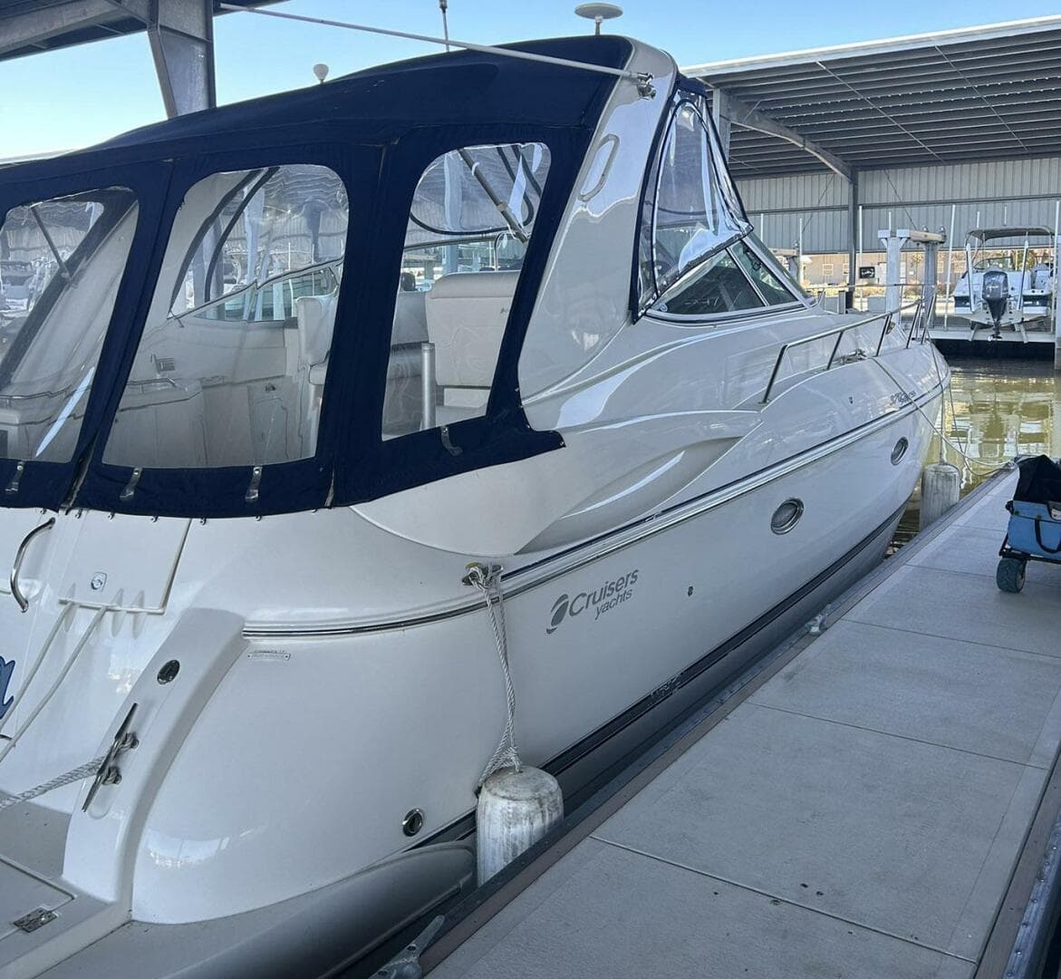 2006 Cruisers Yachts 370 Express