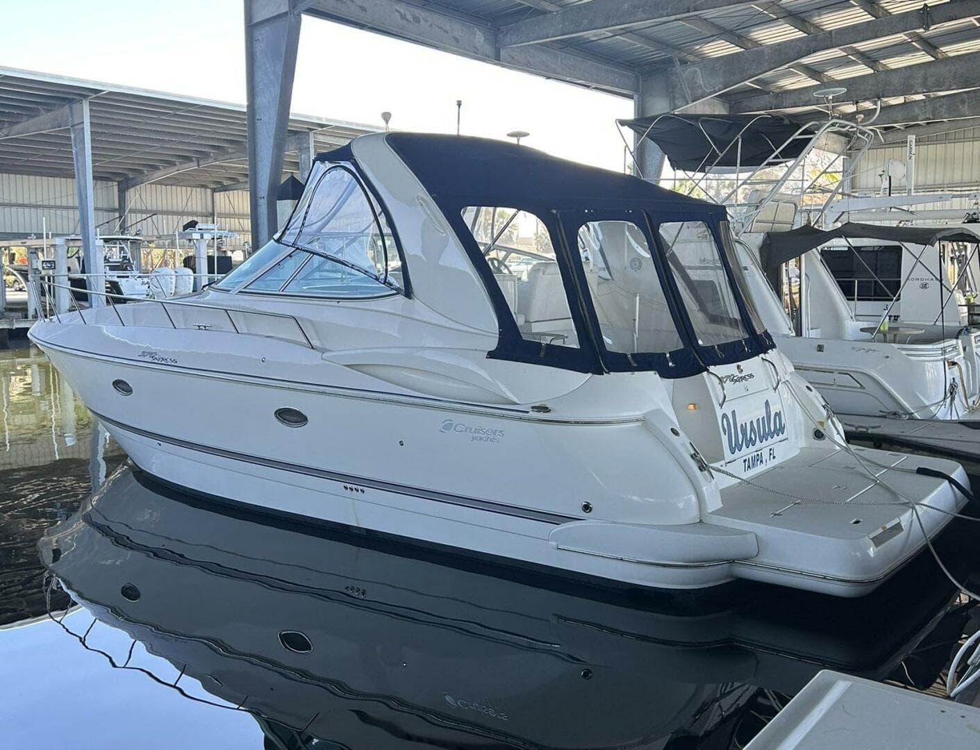 2006 Cruisers Yachts 370 Express