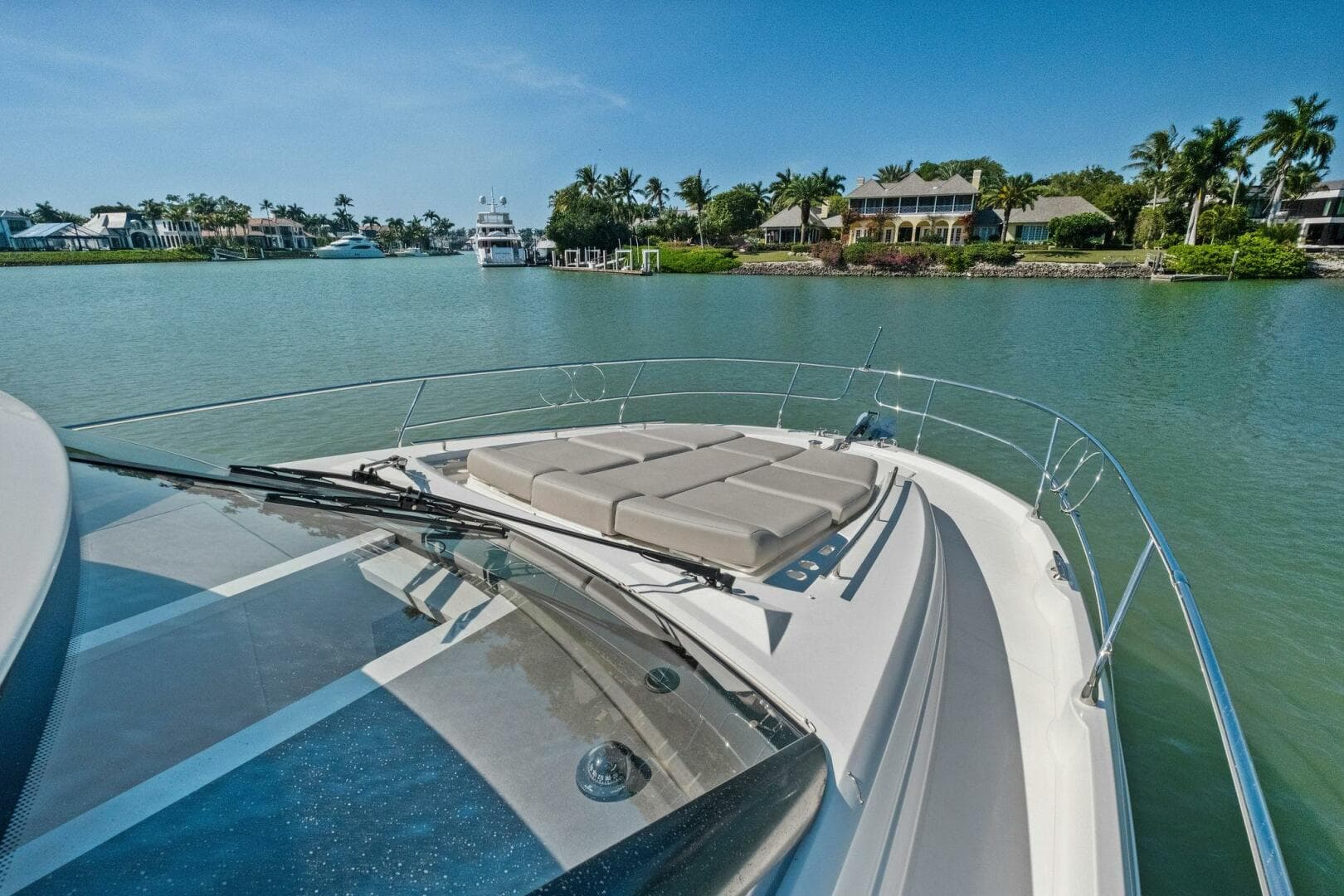 2022 Prestige 520 Flybridge
