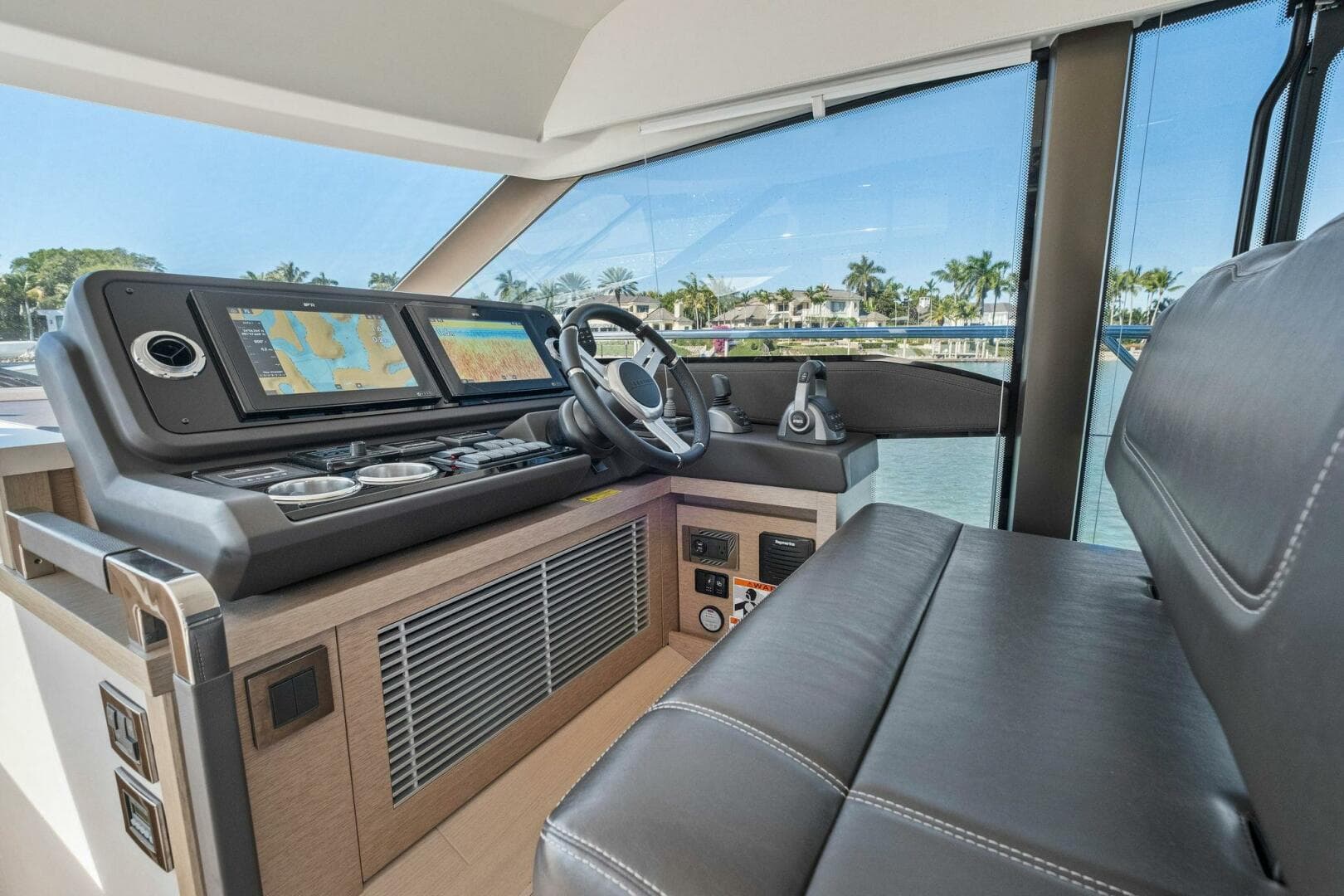 2022 Prestige 520 Flybridge