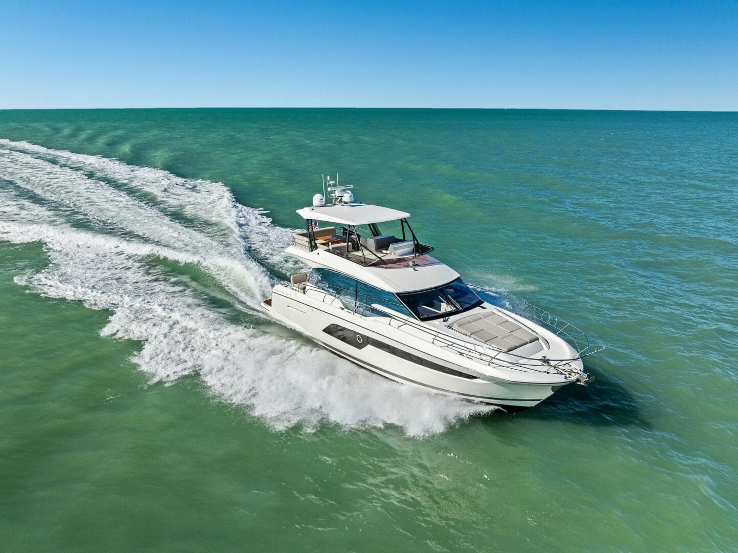 2022 Prestige 520 Flybridge