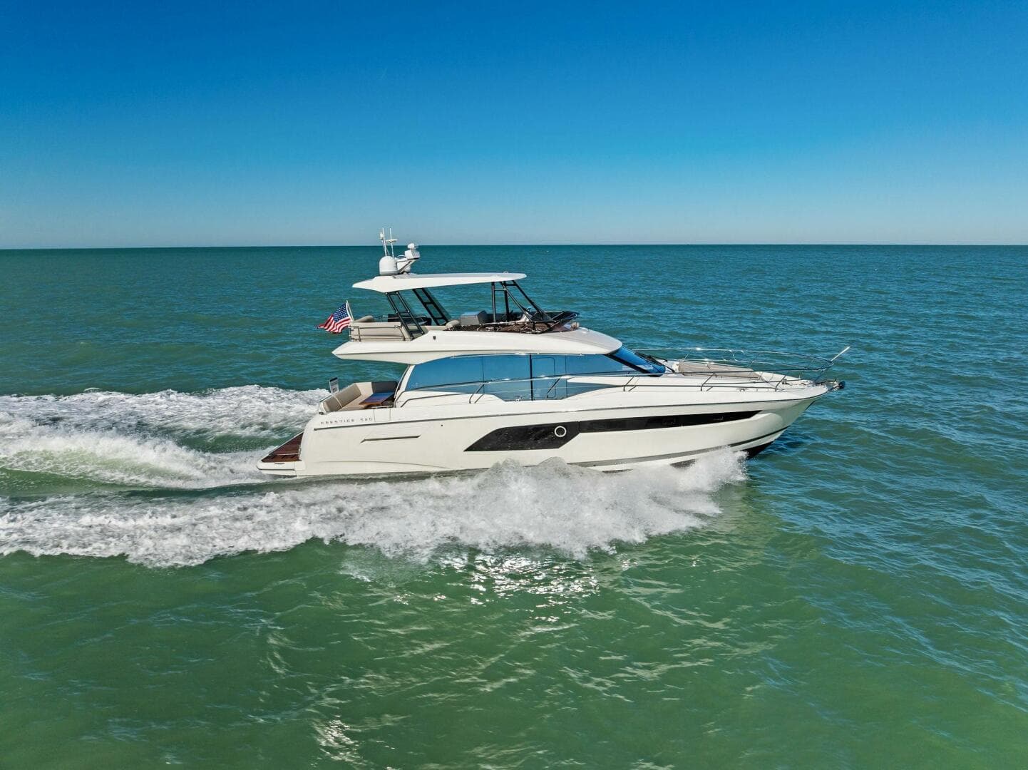 2022 Prestige 520 Flybridge