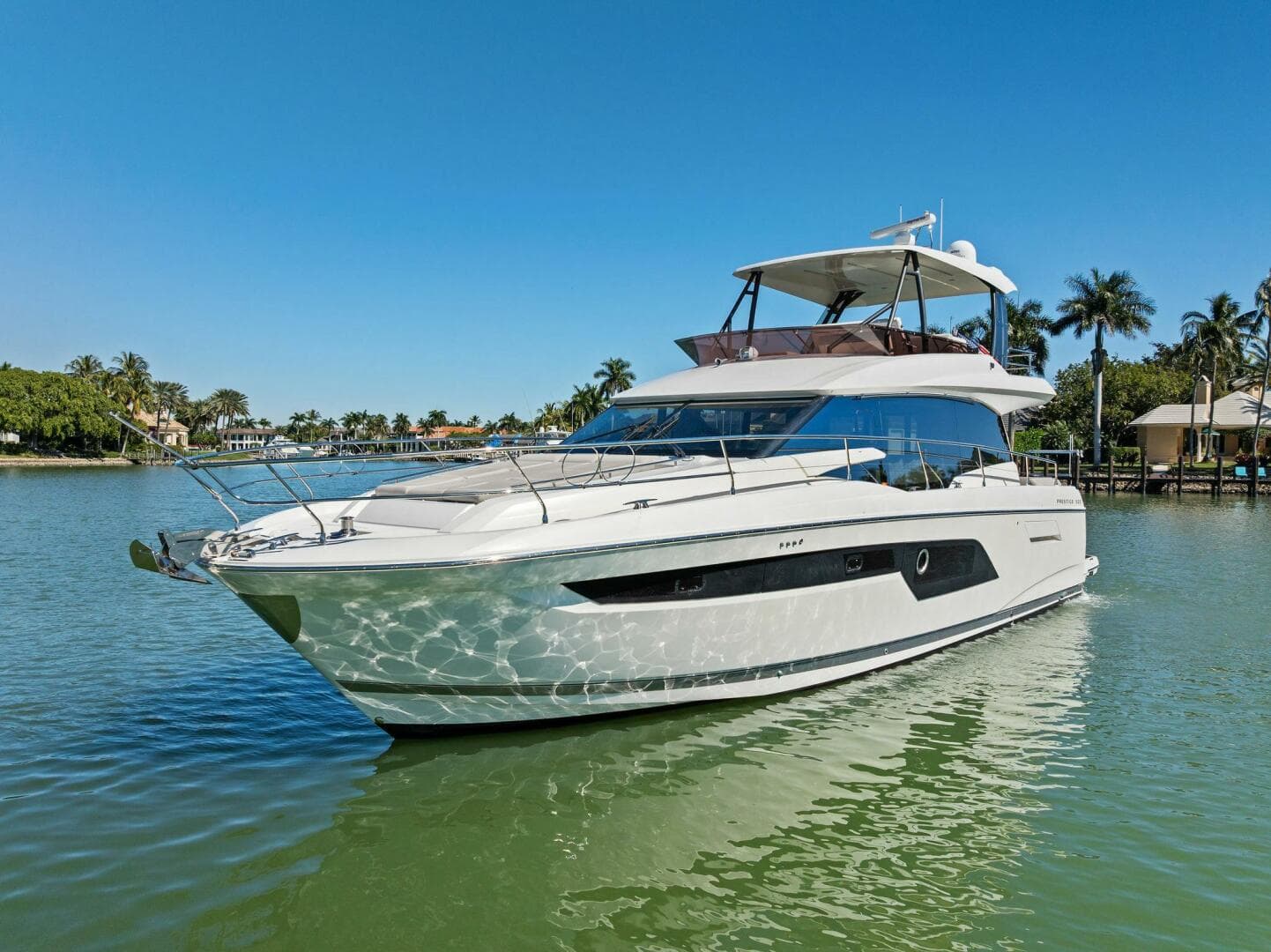 2022 Prestige 520 Flybridge